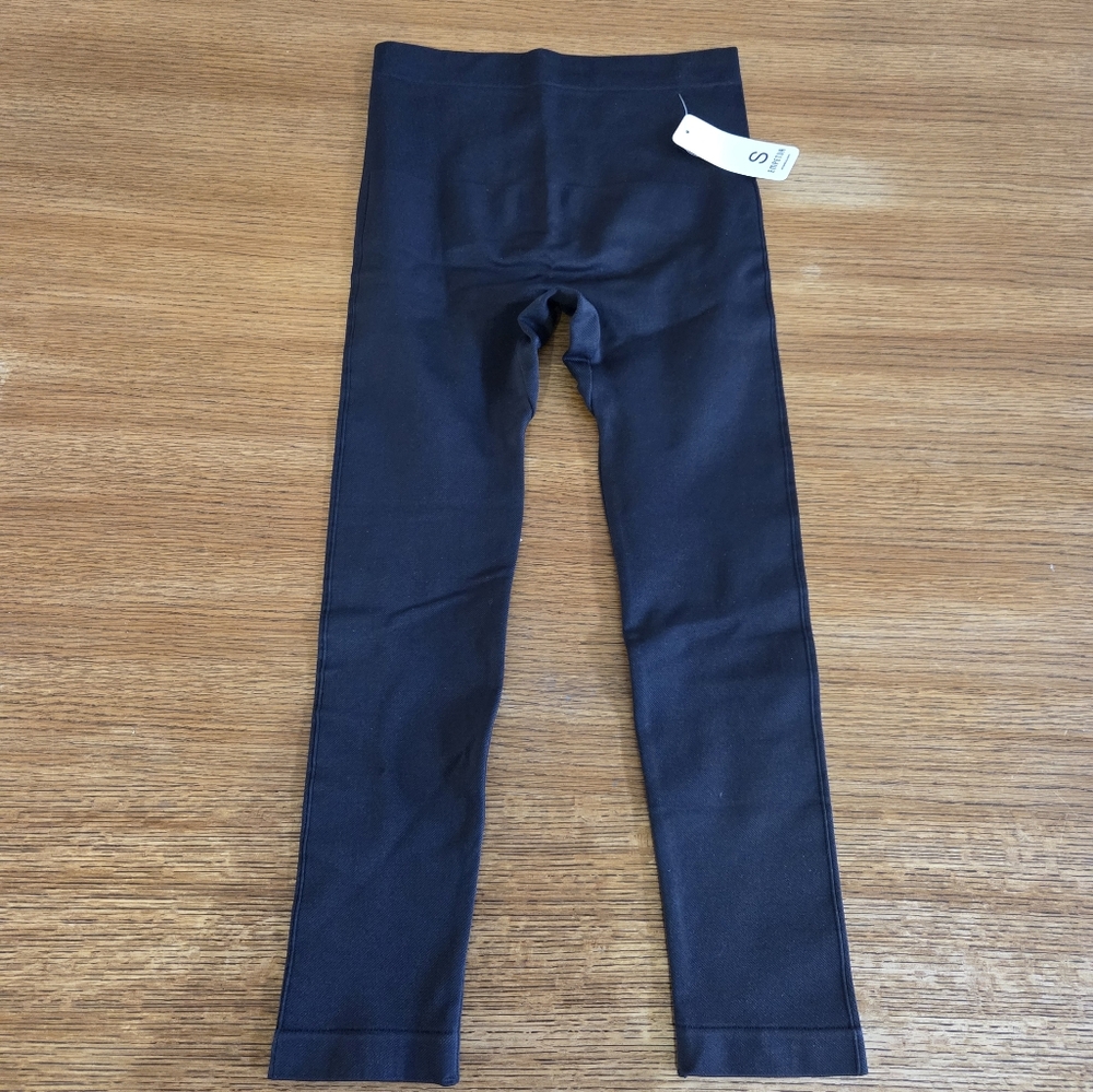 NWT Empetua Women's Mid Waist Shaping Capri Leggings In Black Size Small
